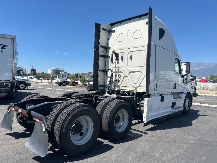 2024 Freightliner Cascadia in Fontana, CA — photo 7