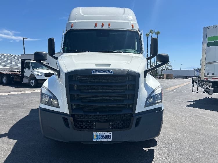 2024 Freightliner Cascadia in Fontana, CA — photo 2