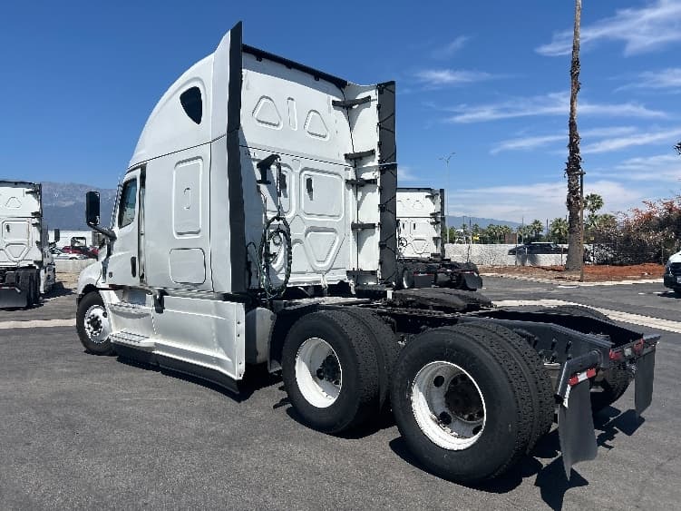 2024 Freightliner Cascadia in Fontana, CA — photo 5
