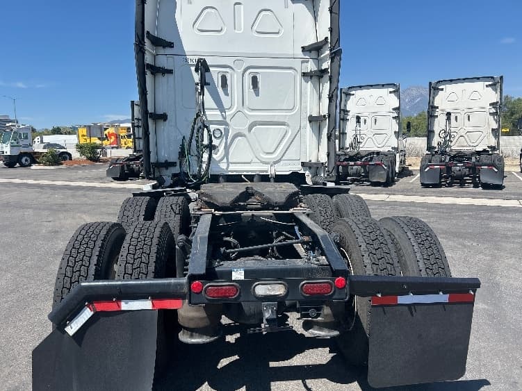 2024 Freightliner Cascadia in Fontana, CA — photo 6