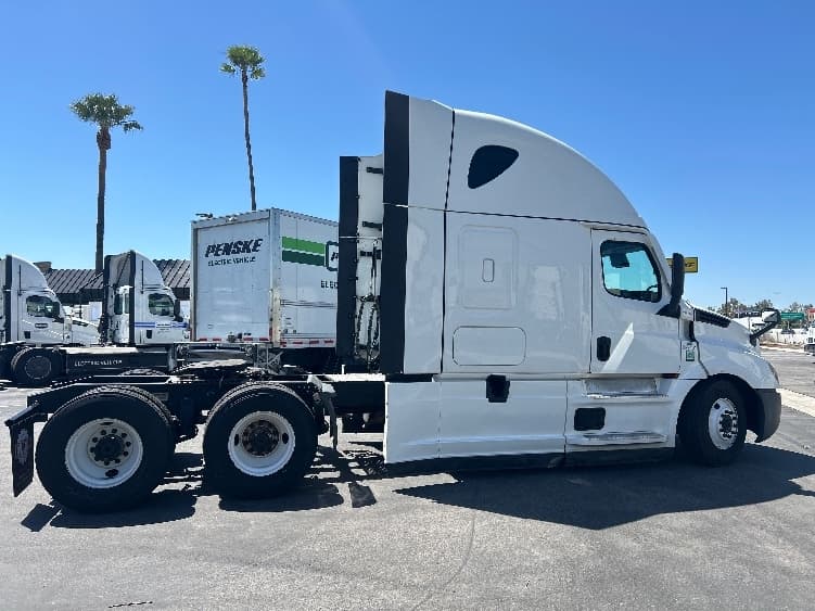 2024 Freightliner Cascadia in Fontana, CA — photo 8