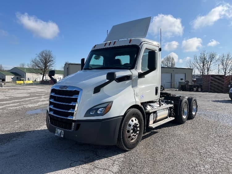 2019 Freightliner Cascadia in Sellersburg, IN — photo 3