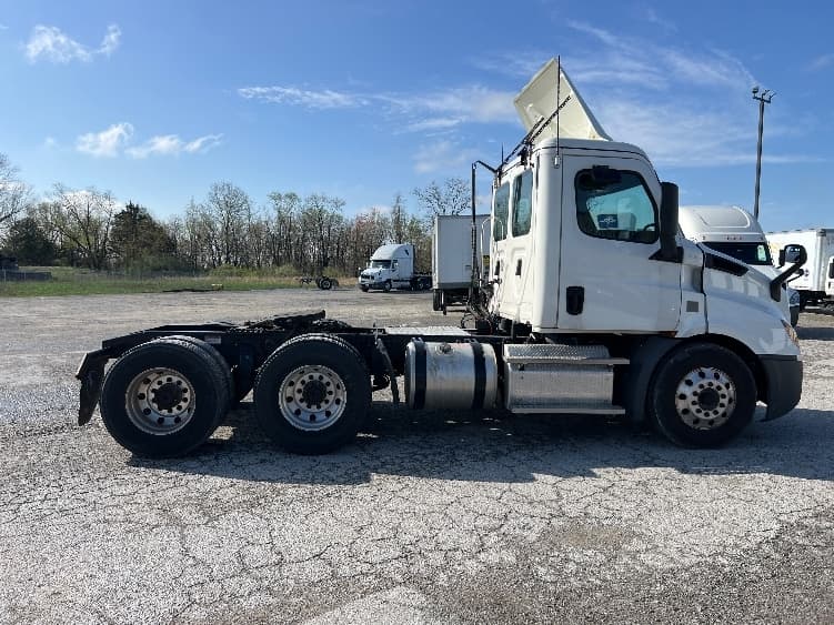 2019 Freightliner Cascadia in Sellersburg, IN — photo 8