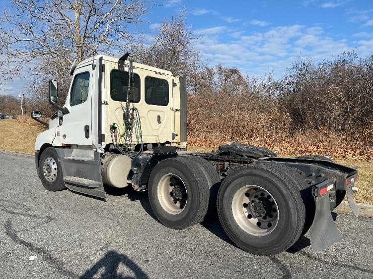 2019 Freightliner Cascadia in Montgomery, NY — photo 5