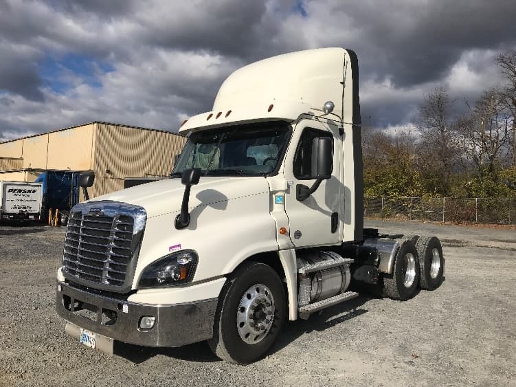2019 Freightliner Cascadia in Cleona, PA — photo 3