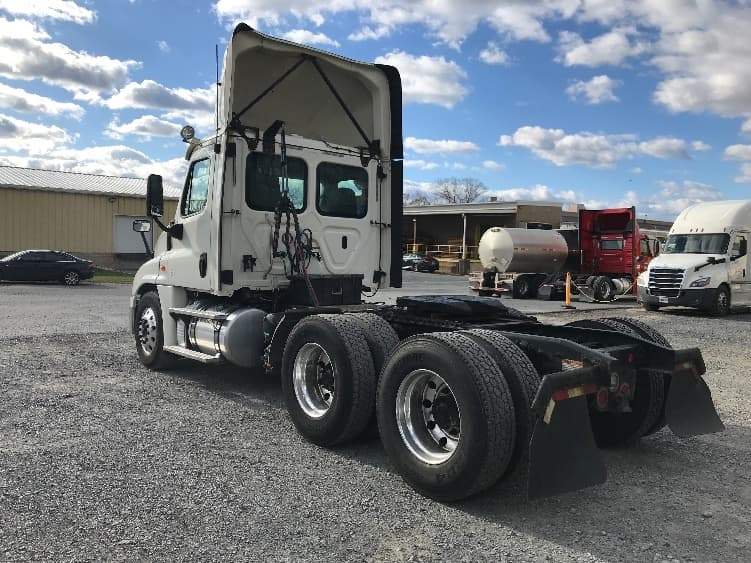 2019 Freightliner Cascadia in Cleona, PA — photo 5