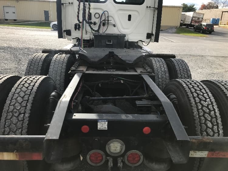 2019 Freightliner Cascadia in Cleona, PA — photo 6