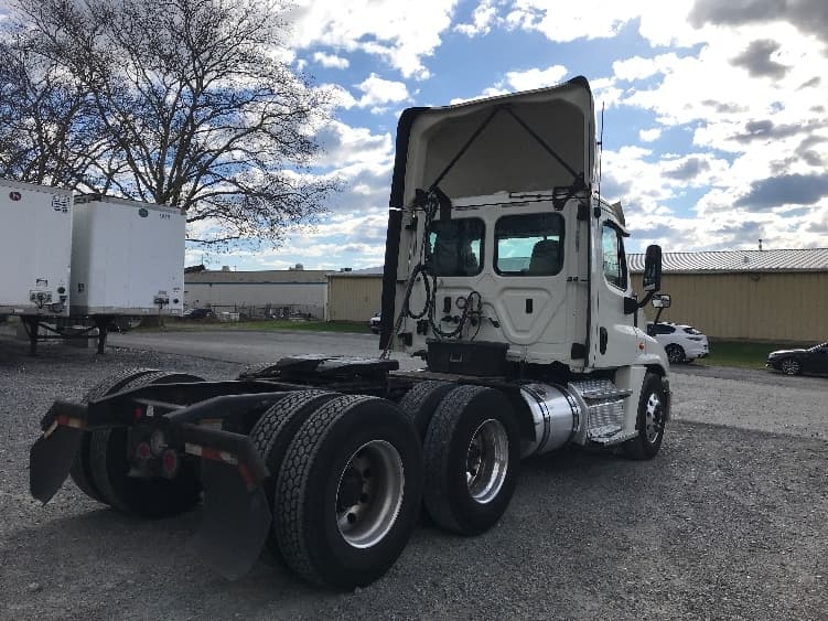 2019 Freightliner Cascadia in Cleona, PA — photo 7
