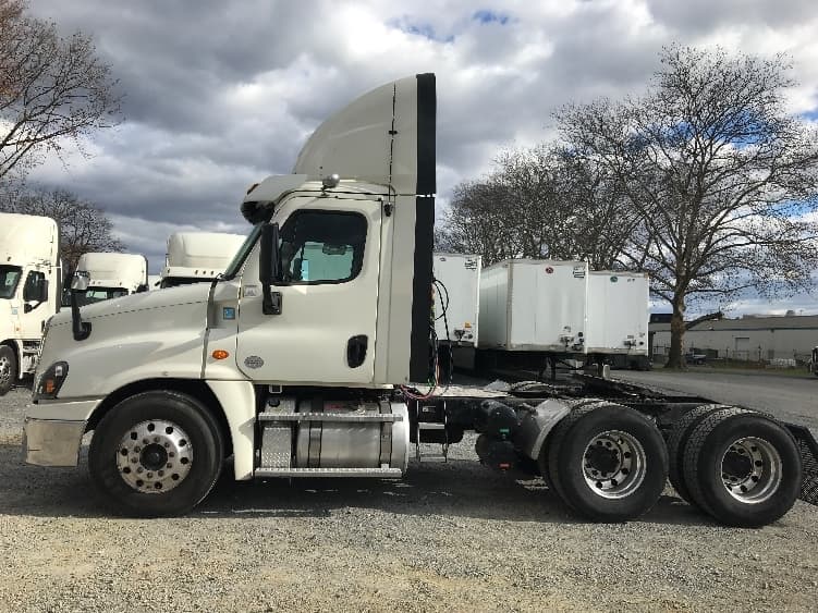 2019 Freightliner Cascadia in Cleona, PA — photo 4