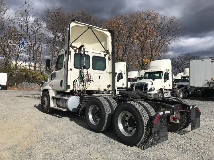 2019 Freightliner Cascadia in Cleona, PA — photo 5