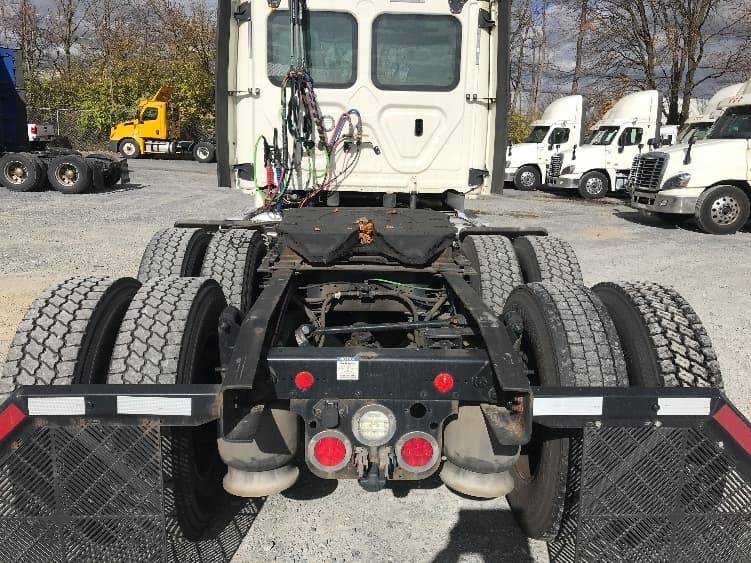 2019 Freightliner Cascadia in Cleona, PA — photo 6