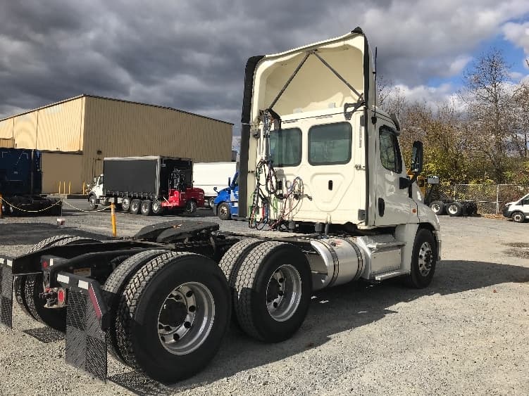 2019 Freightliner Cascadia in Cleona, PA — photo 7