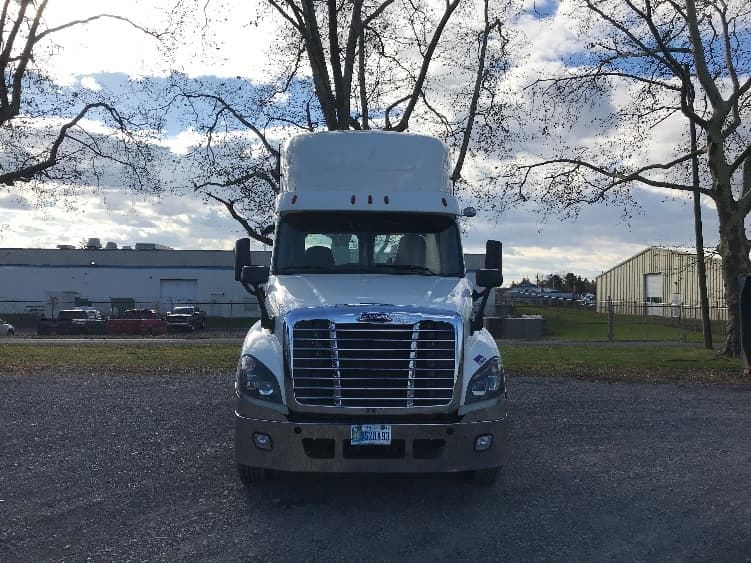 2019 Freightliner Cascadia in Cleona, PA — photo 2