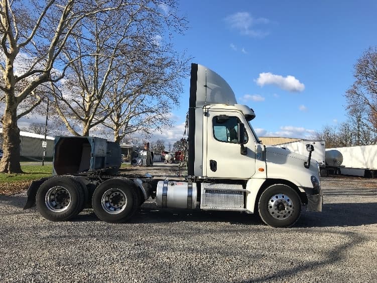 2019 Freightliner Cascadia in Cleona, PA — photo 8