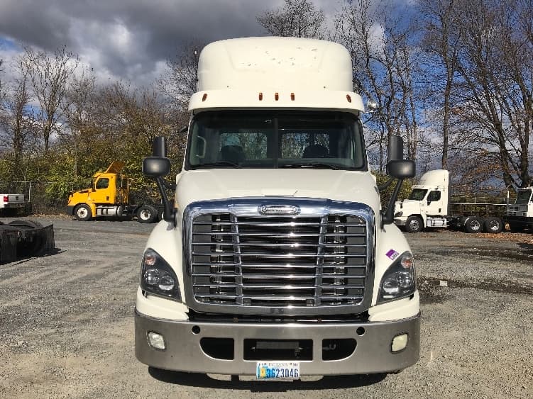 2019 Freightliner Cascadia in Cleona, PA — photo 2
