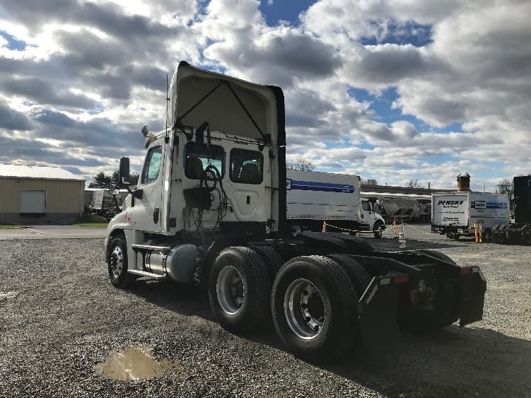 2019 Freightliner Cascadia in Cleona, PA — photo 5