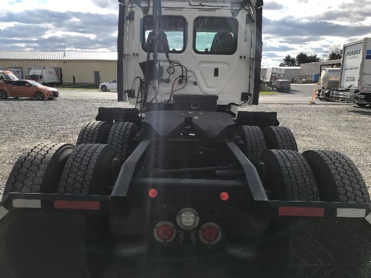 2019 Freightliner Cascadia in Cleona, PA — photo 6