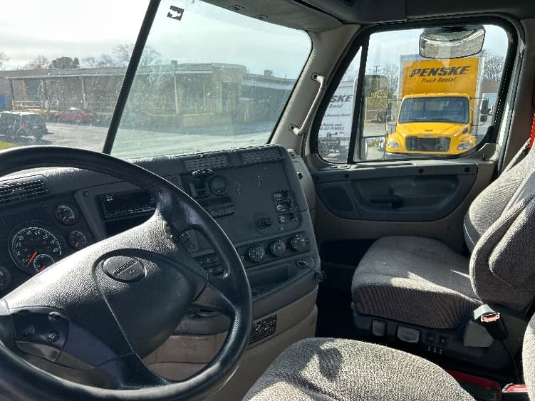 2019 Freightliner Cascadia in Cleona, PA — photo 10