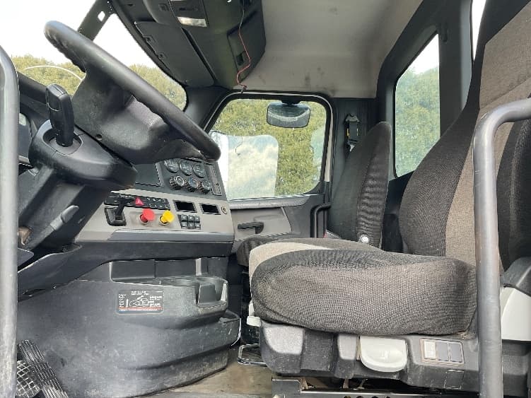 2019 Freightliner Cascadia in La Porte, IN — photo 10