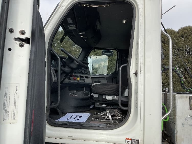 2019 Freightliner Cascadia in La Porte, IN — photo 9