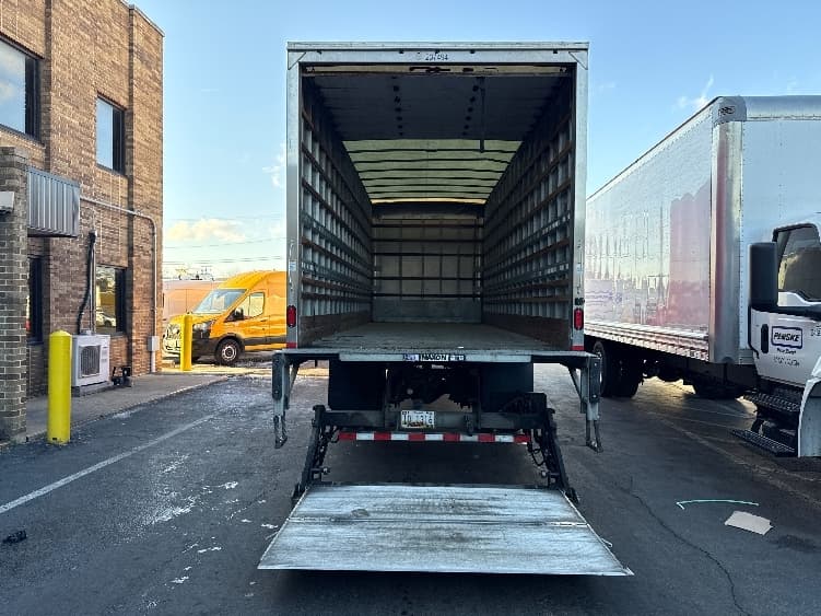 2019 Freightliner M2 106 in Baltimore, MD — photo 9