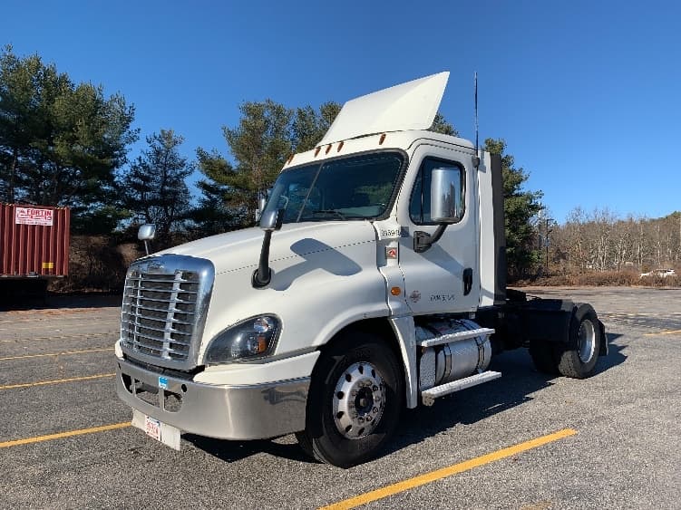2019 Freightliner Cascadia in Auburn, MA — photo 3