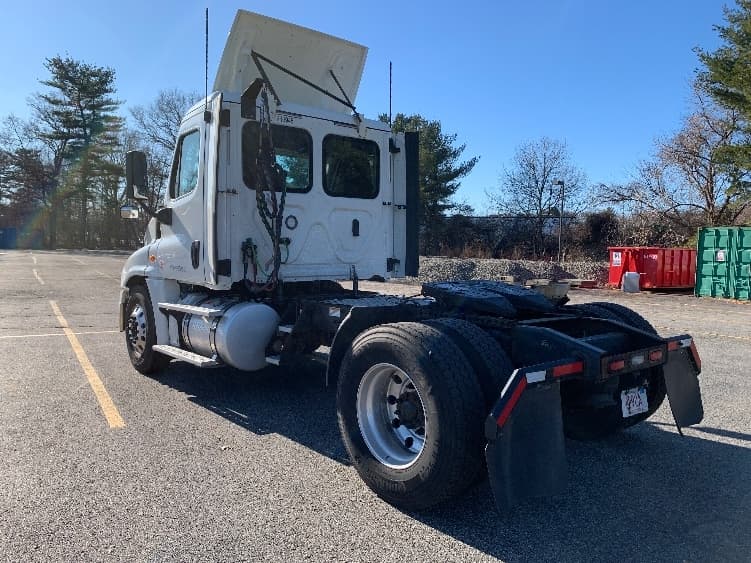 2019 Freightliner Cascadia in Auburn, MA — photo 5