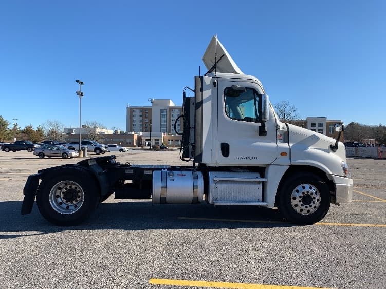 2019 Freightliner Cascadia in Auburn, MA — photo 8