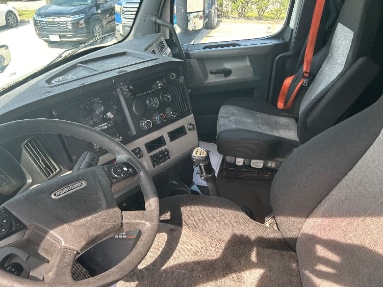 2019 Freightliner Cascadia in Katy, TX — photo 10