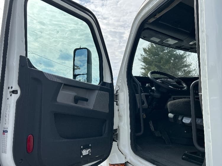 2019 Freightliner Cascadia in Blountville, TN — photo 9