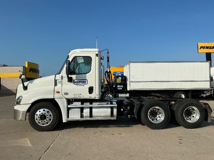 2020 Freightliner Cascadia in Plymouth, MI — photo 4