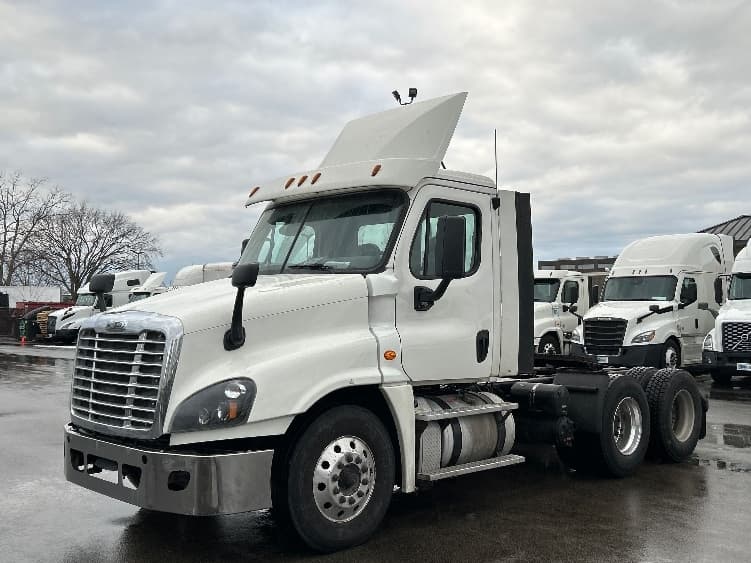 2019 Freightliner Cascadia in La Porte, IN — photo 3