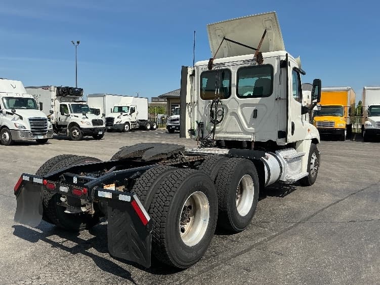 2019 Freightliner Cascadia in La Porte, IN — photo 7