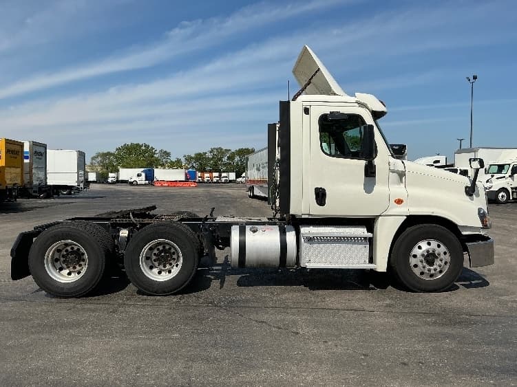 2019 Freightliner Cascadia in La Porte, IN — photo 8