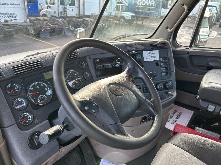2019 Freightliner Cascadia in La Porte, IN — photo 10