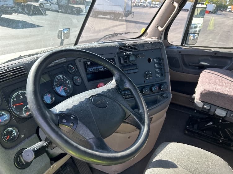 2019 Freightliner Cascadia in La Porte, IN — photo 10