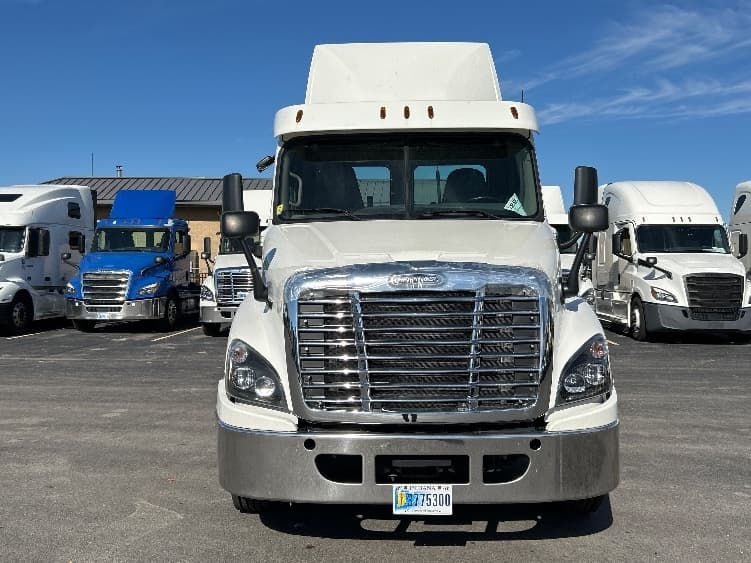 2019 Freightliner Cascadia in La Porte, IN — photo 2