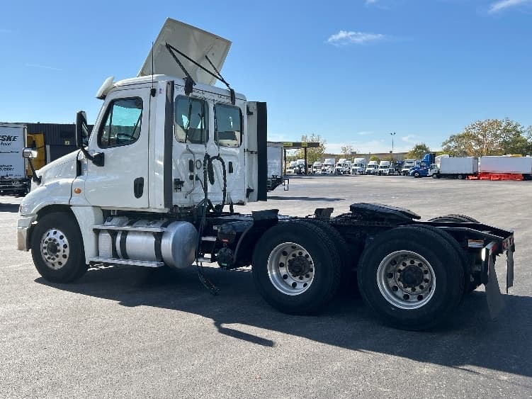 2019 Freightliner Cascadia in La Porte, IN — photo 5