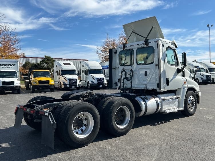 2019 Freightliner Cascadia in La Porte, IN — photo 7