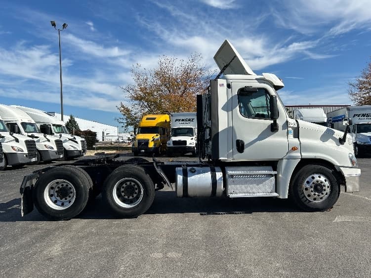 2019 Freightliner Cascadia in La Porte, IN — photo 8