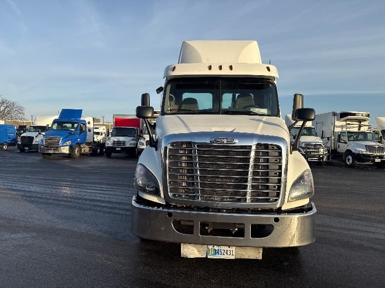 2019 Freightliner Cascadia in La Porte, IN — photo 2