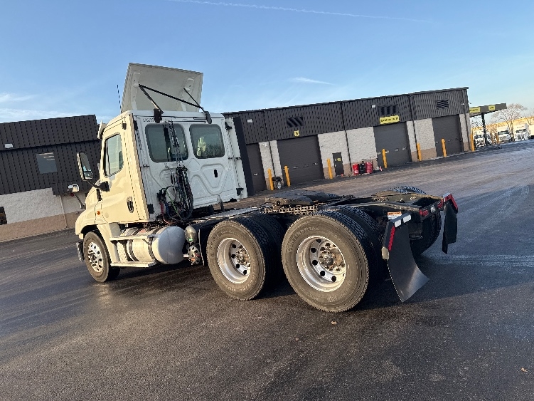 2019 Freightliner Cascadia in La Porte, IN — photo 5