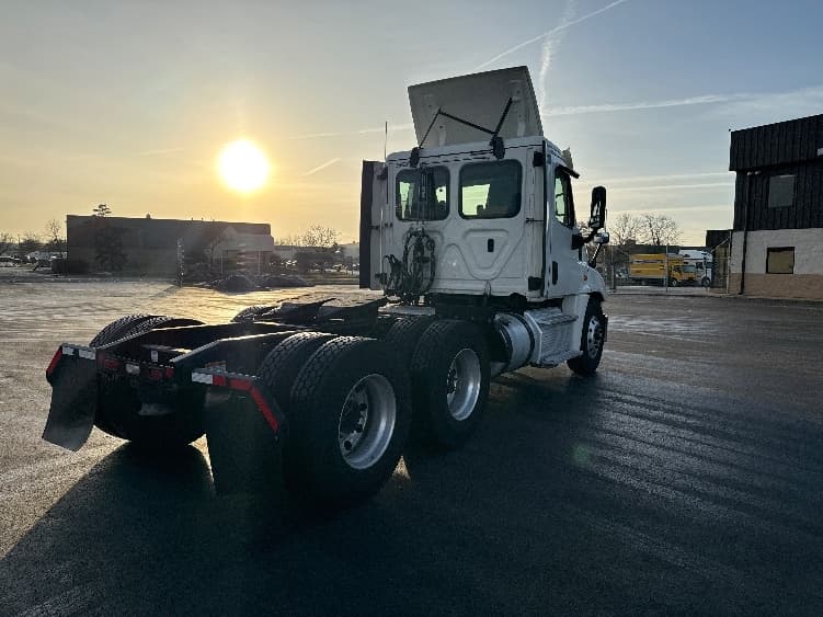 2019 Freightliner Cascadia in La Porte, IN — photo 7