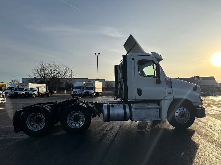 2019 Freightliner Cascadia in La Porte, IN — photo 8