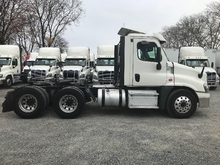2019 Freightliner Cascadia in La Porte, IN — photo 8