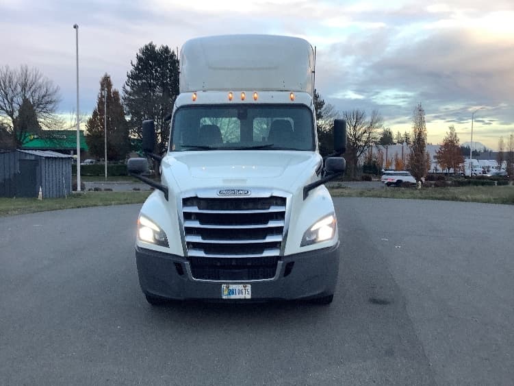 2019 Freightliner Cascadia in Lacey, WA — photo 2