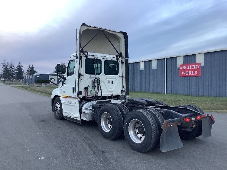 2019 Freightliner Cascadia in Lacey, WA — photo 5