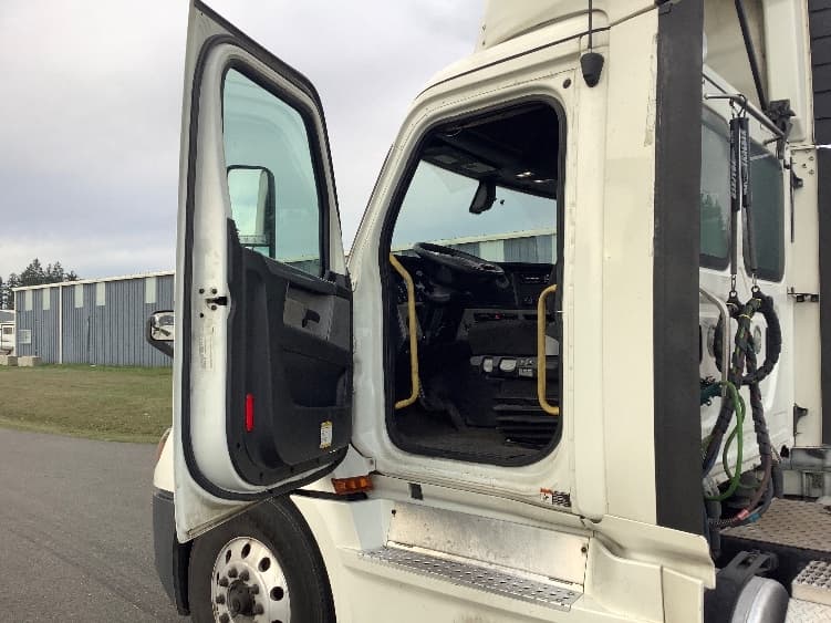 2019 Freightliner Cascadia in Lacey, WA — photo 9