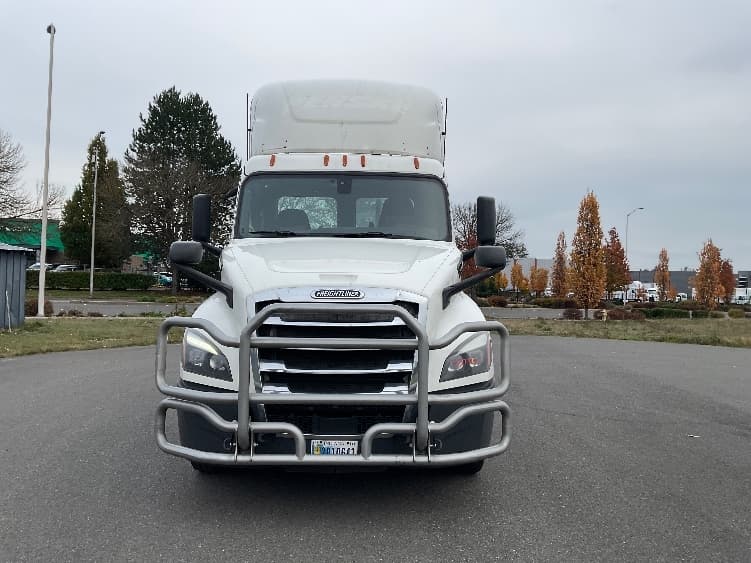 2019 Freightliner Cascadia in Lacey, WA — photo 2
