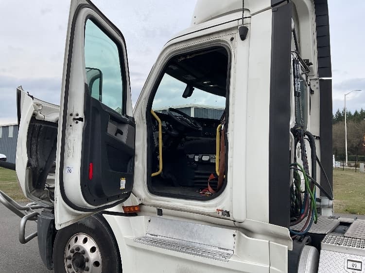 2019 Freightliner Cascadia in Lacey, WA — photo 9
